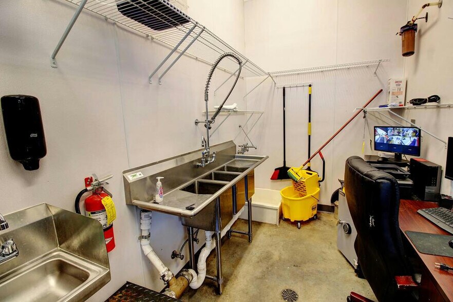 More Photos Of 5167 S Brannon Stand Rd, Dothan General Retail For Sale