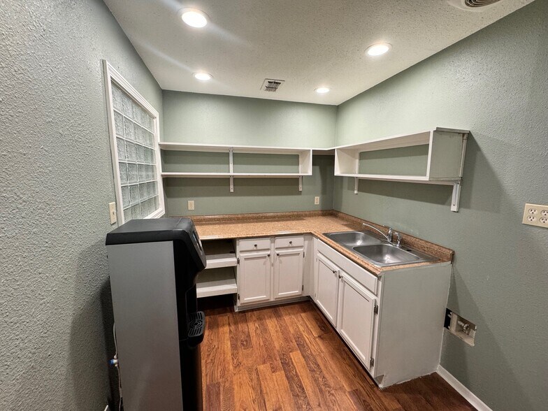 More Photos Of 2525 Wallingwood Dr, Austin Office For Lease