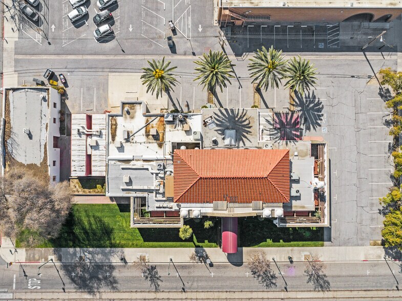 More Photos Of 207 E Oak Ave, Visalia Restaurant For Sale