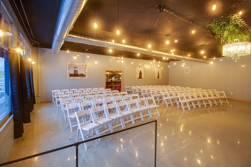 More Photos Of 309 N State St, Jerseyville Coworking Space