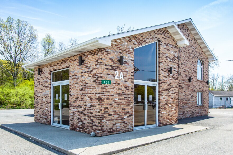 More Photos Of 315 Dartmouth Dr, Marshalls Creek Unknown For Lease