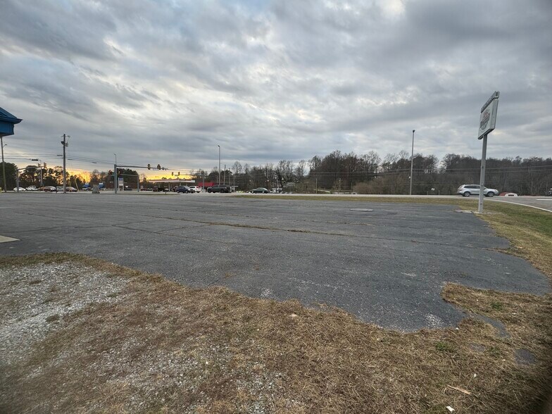 More Photos Of 2229 Bradford Hicks Dr, Livingston Auto Dealership For Sale