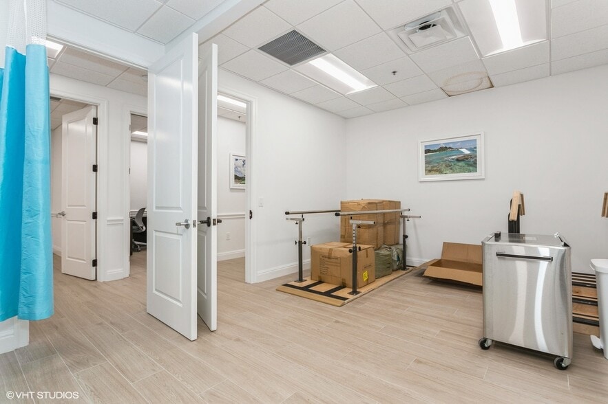 More Photos Of 2520 Tamiami Trl N, Nokomis Medical For Sale