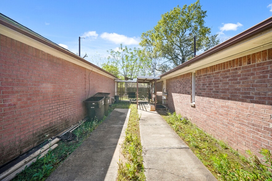 More Photos Of 3711 W Orem Dr, Houston Religious Facility For Sale