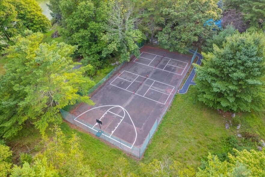 More Photos Of 112 Tawny Fox trl, East Stroudsburg Hospitality For Sale