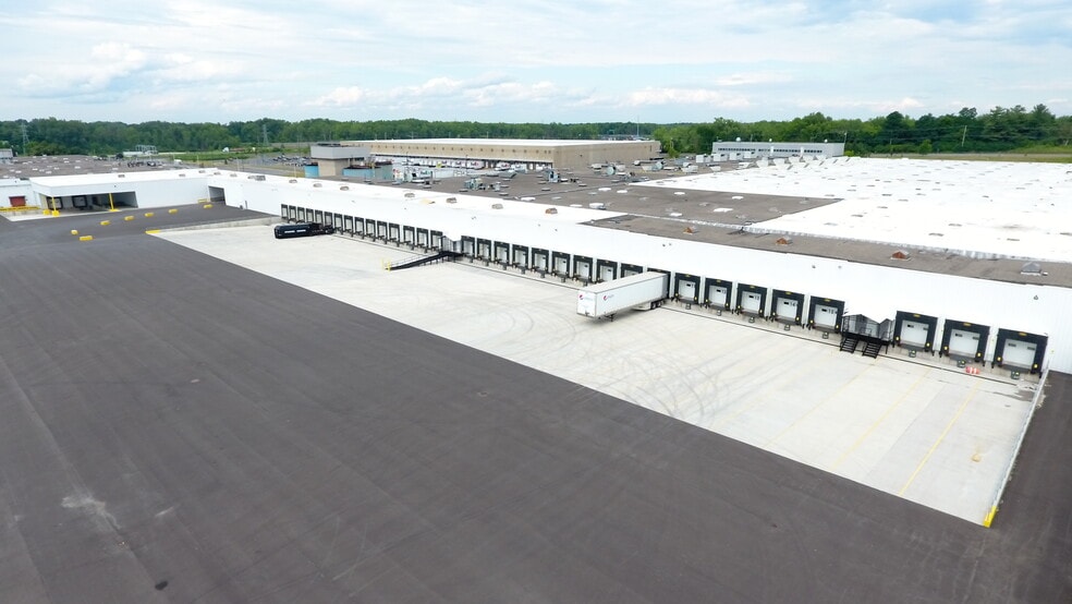 More Photos Of 6600 New Venture Gear Dr, East Syracuse Manufacturing For Lease