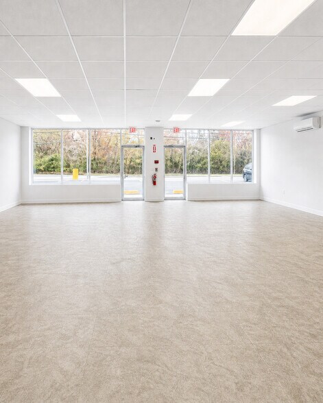 More Photos Of 1237-1247 W Shore Rd, Warwick Freestanding For Lease