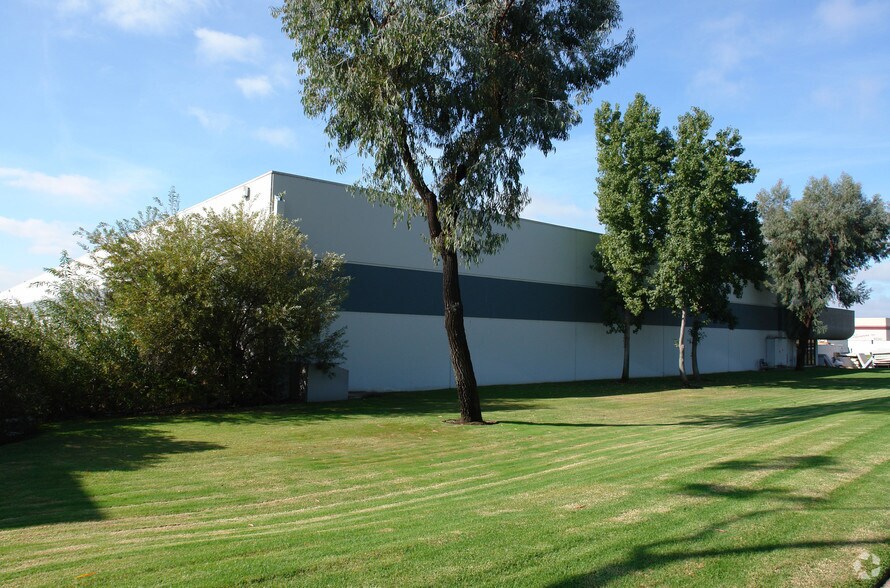 More Photos Of 9455 Cabot Dr, San Diego Distribution For Lease