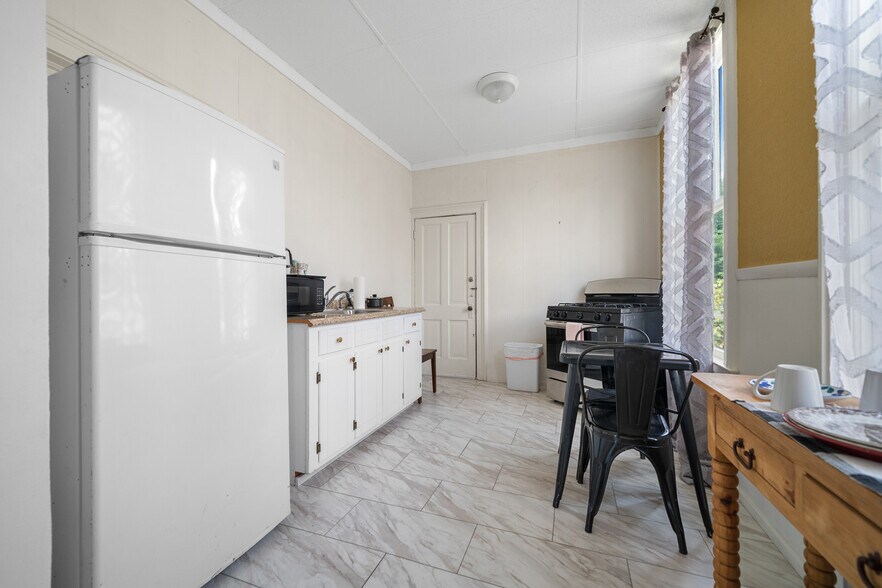 More Photos Of 741 Park Ave, Hot Springs Hotel For Sale