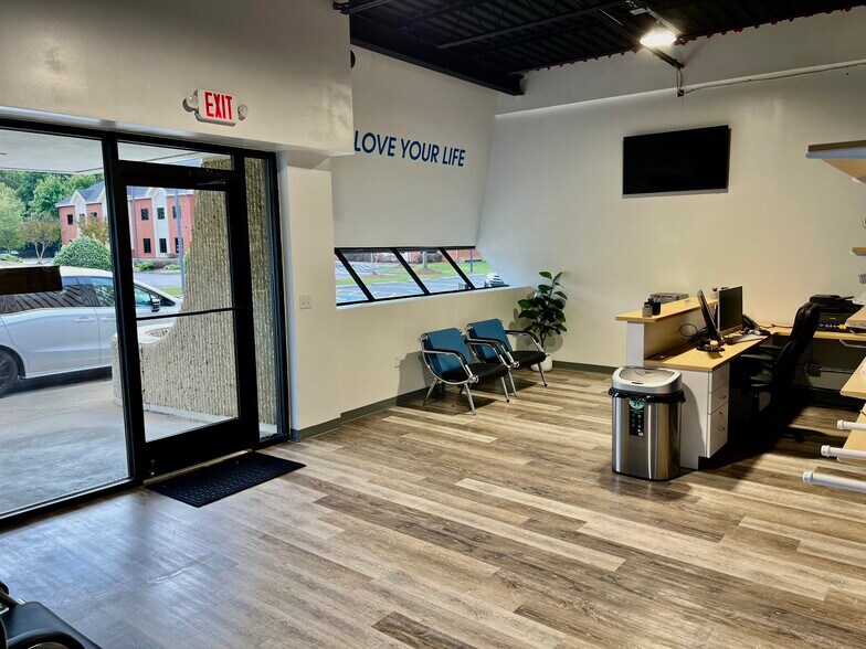 More Photos Of 11721 Jefferson Ave, Newport News Office For Sale