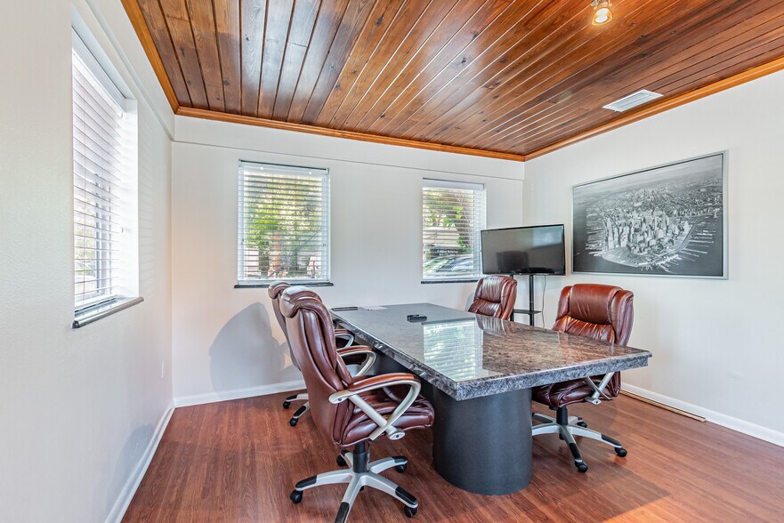 More Photos Of 110 Crenshaw Lake Rd, Lutz Office For Lease