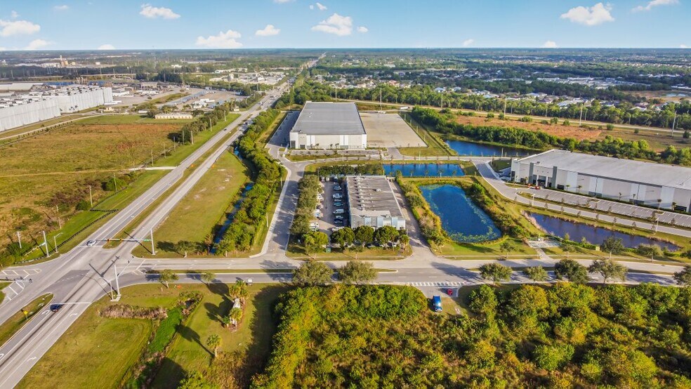 More Photos Of 6901-6945 NW LTC Pky, Port Saint Lucie Warehouse For Lease