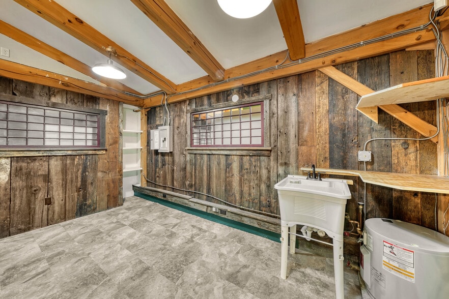 More Photos Of 207-209 Main St, New London Freestanding For Sale