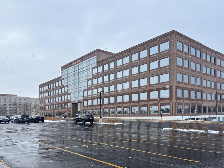 Primary Photo Of 1333 Burr Ridge Pky, Burr Ridge Coworking Space