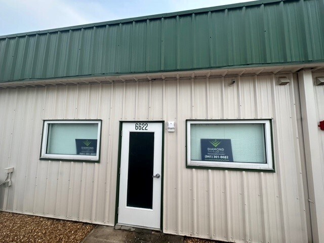 More Photos Of 6618-6628 26th Ct E, Sarasota Warehouse For Lease