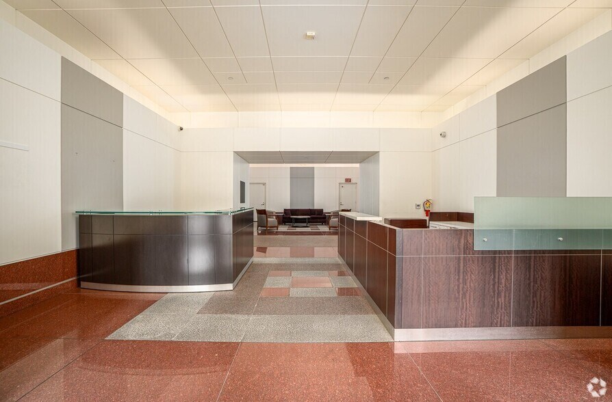 More Photos Of 525 N Brand Blvd, Glendale Office For Lease