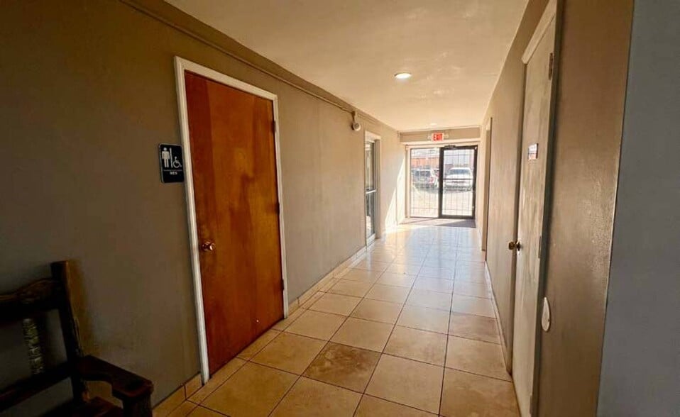 More Photos Of 5400 Phoenix Ave NE, Albuquerque Office For Lease