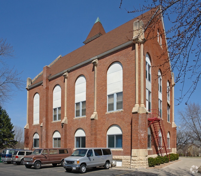 Primary Photo Of 315 S Grove Ave, Owatonna Schools For Sale
