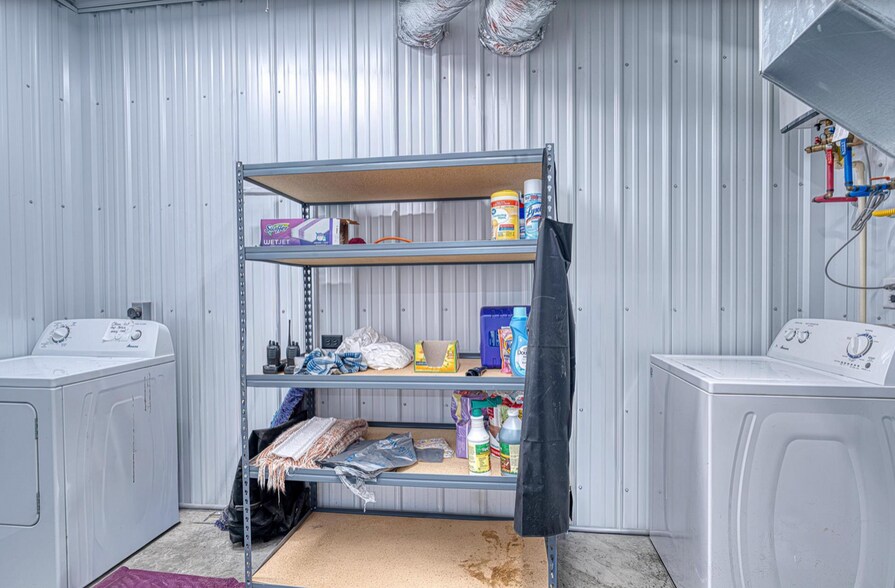 More Photos Of 1601 ST RTE 56E STATE ROUTE 56E, Morganfield Veterinarian Kennel For Sale