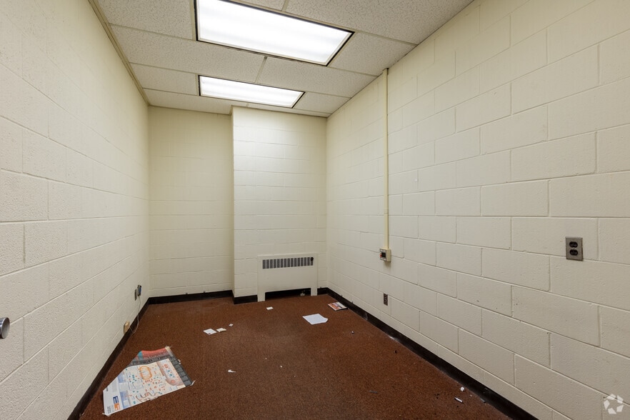 More Photos Of 110 E Warren Ave, Detroit Medical For Lease