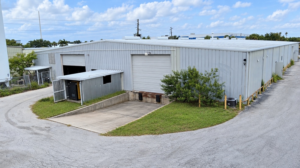 More Photos Of 8787 Enterprise Blvd, Largo Distribution For Sale