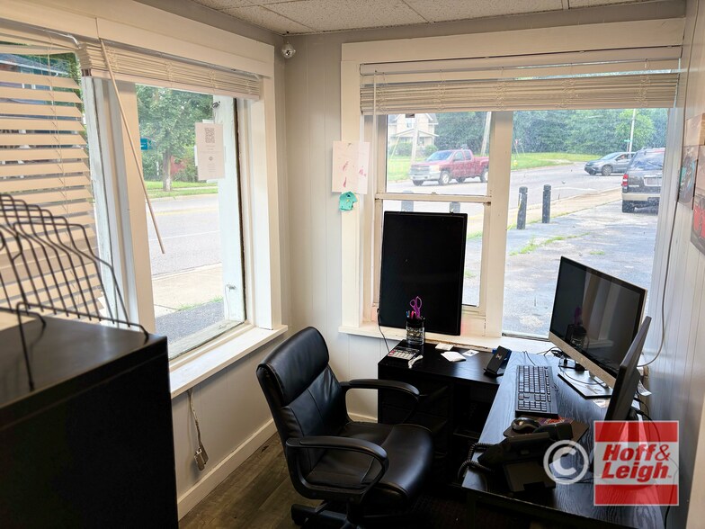 More Photos Of 2414 East Ave, Akron Auto Dealership For Sale