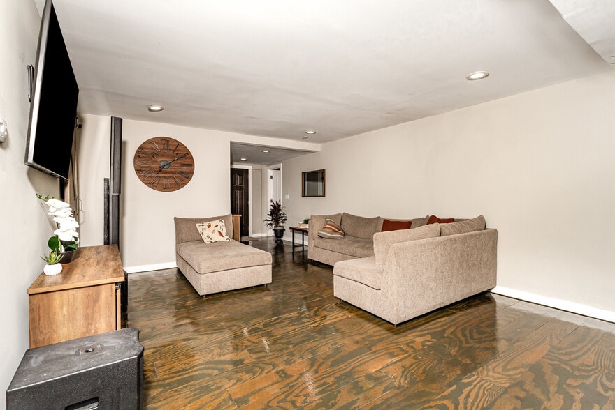 More Photos Of 6603 Dixie Hwy, Florence Freestanding For Sale