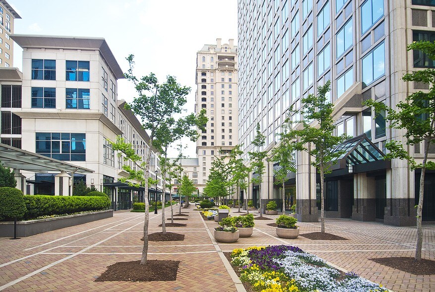 More Photos Of 3060 Peachtree Rd NW, Atlanta Unknown For Lease