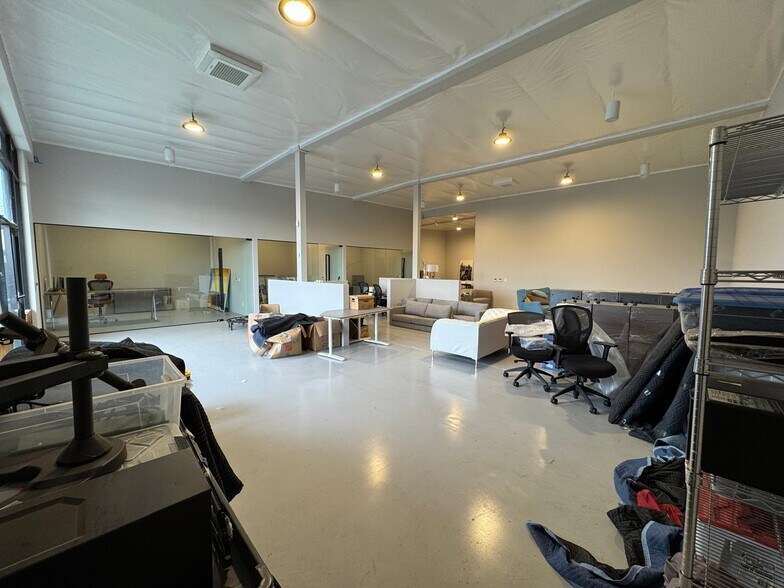 More Photos Of 2625 E Carson St, Carson Supermarket For Sale