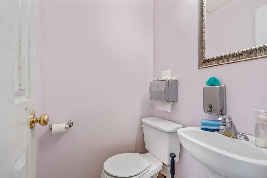 More Photos Of 750 Oakdale Rd, Toronto Flex For Sale