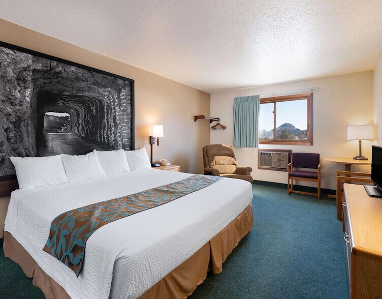 More Photos Of 109 Main St, Hill City Hotel For Sale