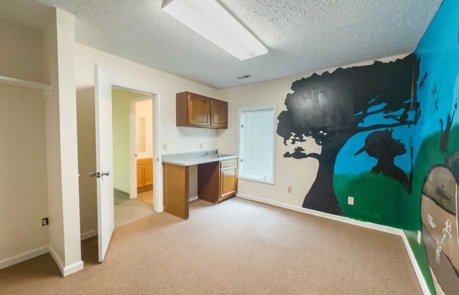 More Photos Of 100 Arbor Dr, Christiansburg Office For Lease