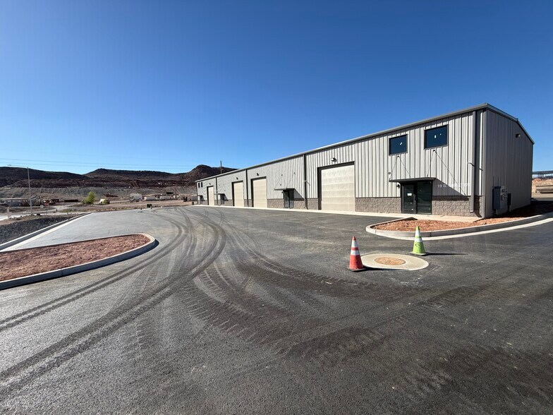 More Photos Of 41 Smelter Dr, Washington Warehouse For Lease