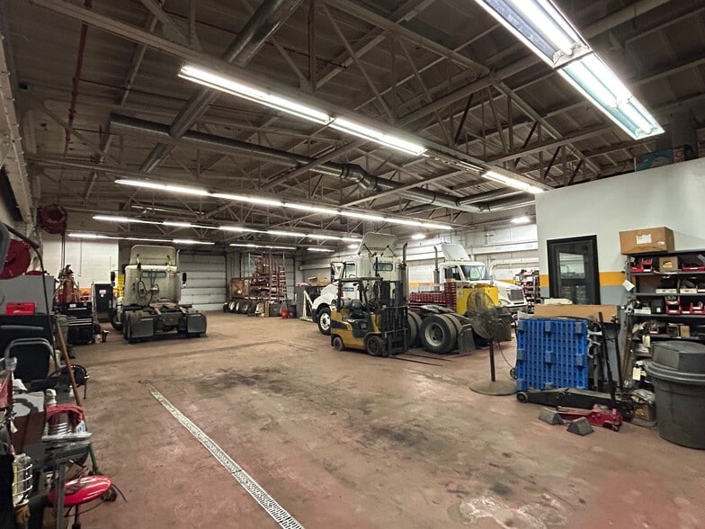 More Photos Of 4840 S Saint Louis Ave, Chicago Warehouse For Lease