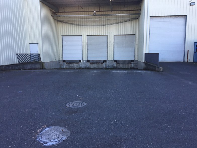More Photos Of 1701 W 31st St, Vancouver Warehouse For Lease