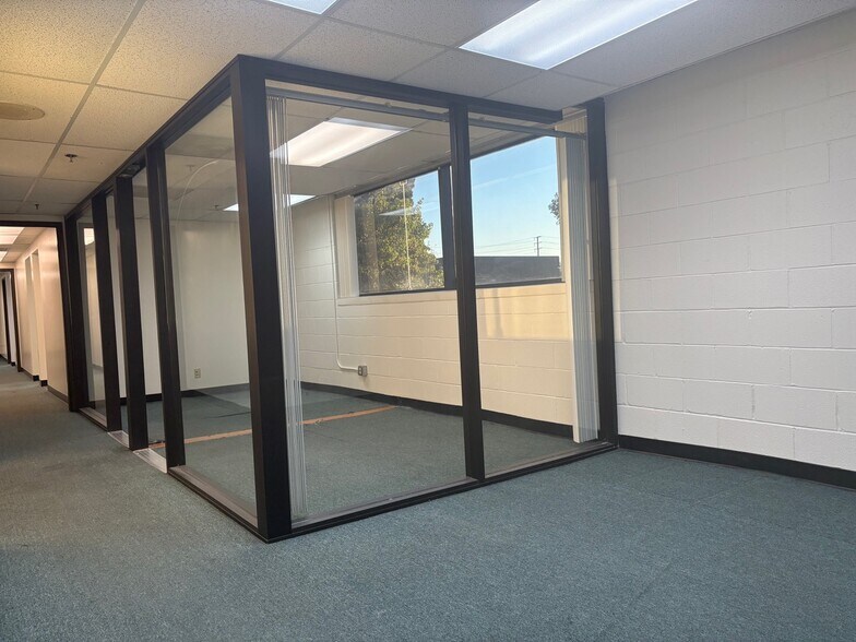 More Photos Of 5450 Tech Cr, Moorpark Manufacturing For Lease
