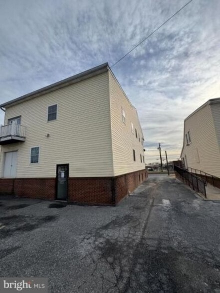 More Photos Of 7544 Holabird Ave, Dundalk Office For Sale