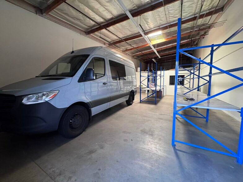 More Photos Of 555 W Lambert Rd, Brea Warehouse For Lease