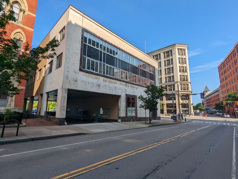 More Photos Of 47 W Main St, Rochester Office Residential For Lease