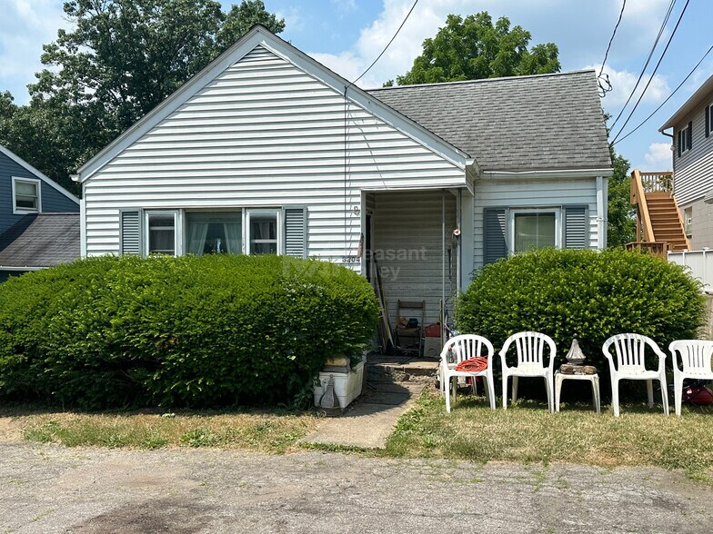 More Photos Of 3200-3204 S Main St, Coventry Township Office Residential For Sale