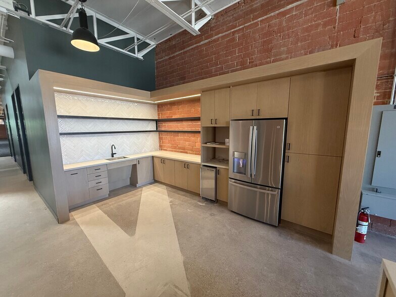 More Photos Of 119-127 Manufacturing St, Dallas Unknown For Lease
