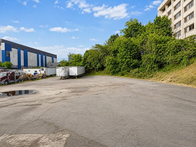 More Photos Of 138 Delawanna Ave, Clifton Land For Lease