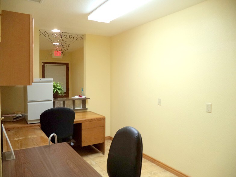 More Photos Of 515 N King St, Seguin Medical For Sale