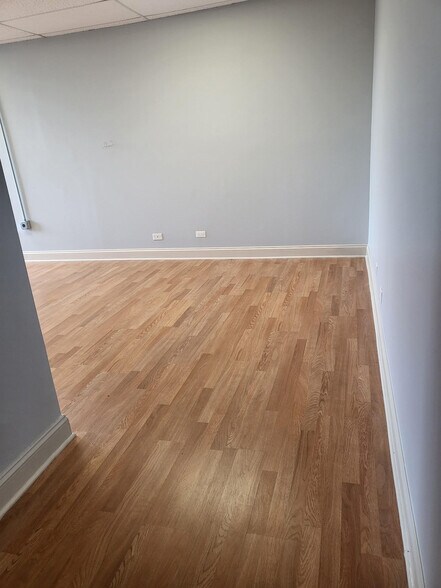 More Photos Of 7300 N Cicero Ave, Lincolnwood Loft Creative Space For Lease