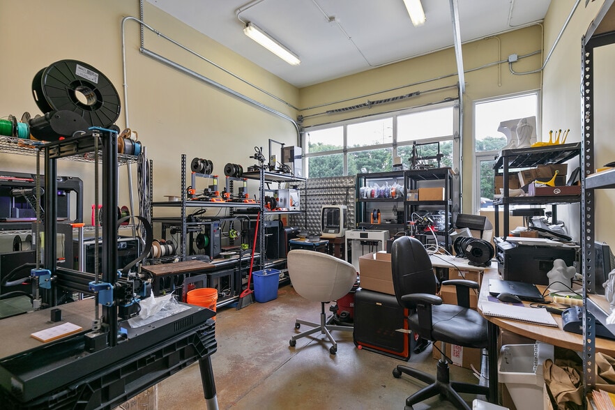 More Photos Of 1726 Altamont Ave, Richmond Warehouse For Lease