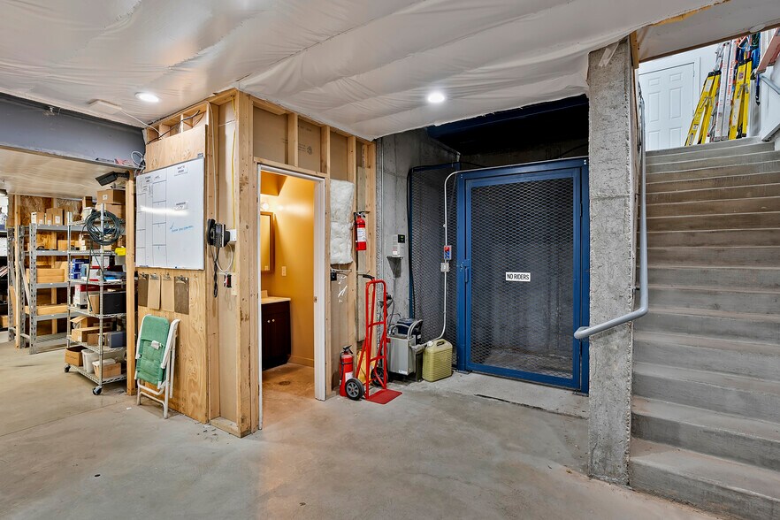 More Photos Of 1090 Cambridge Cir, Layton Flex For Sale