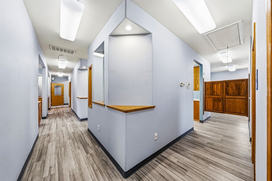 More Photos Of 925 Town Centre Dr, Medford Medical For Lease