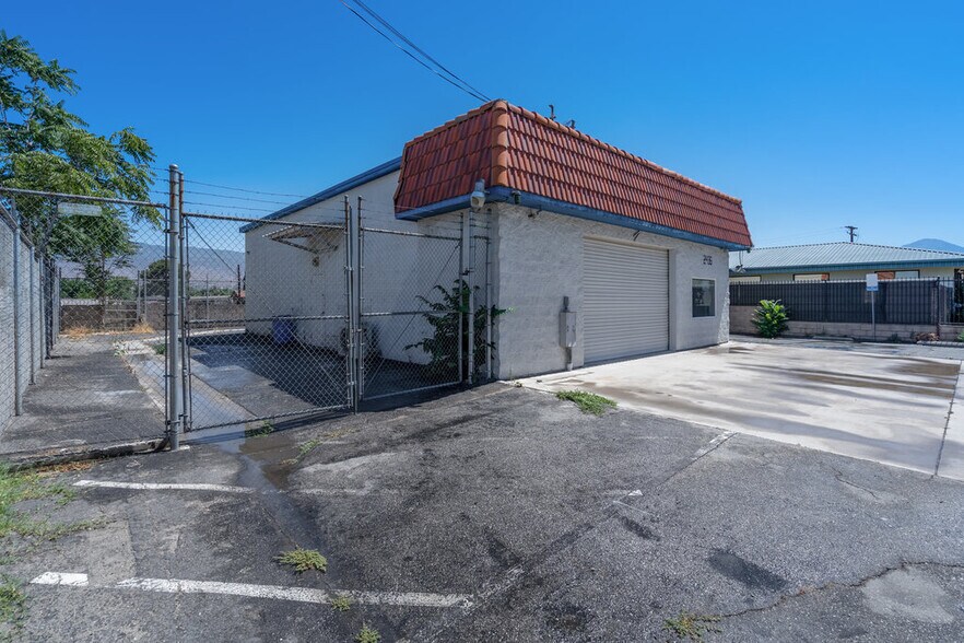 More Photos Of 2436 5th St, Highland Warehouse For Sale