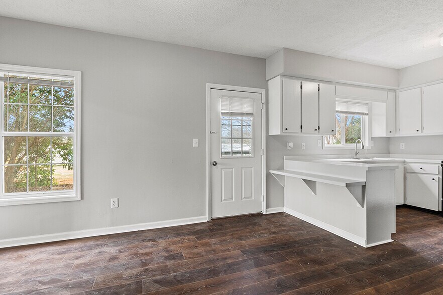 More Photos Of 400 S Center St, Thomaston Apartments For Sale