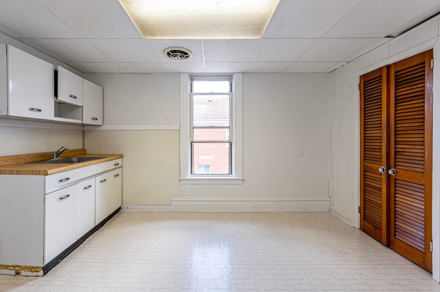 More Photos Of 537 S 5th St, Jeannette Freestanding For Sale